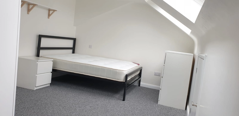 Cranwell Street - 6 Bed (one room remaining) - Thumbnail 12